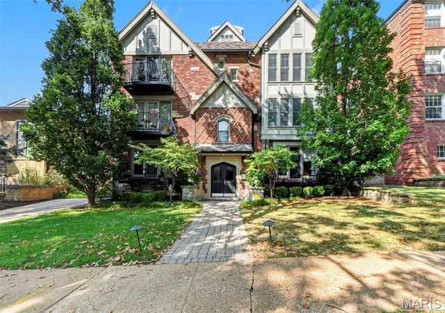 7527-oxford-dr-1e-saint-louis-mo-63105/hzid_f554725f