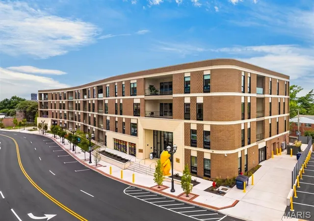 8250-forsyth-blvd-409-saint-louis-mo-63105/hzid_ea3d7dab