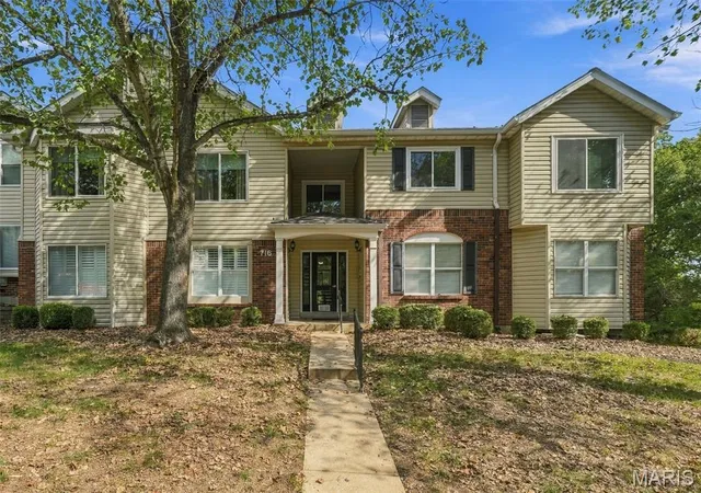 716-woodside-trails-dr-204-ballwin-mo-63021/hzid_7af18b29