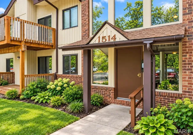 1514-summer-run-dr-206-florissant-mo-63033/hzid_e6a28ae8