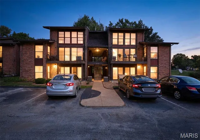 1045-mersey-bnd-dr-e-saint-louis-mo-63129/hzid_32c8c764