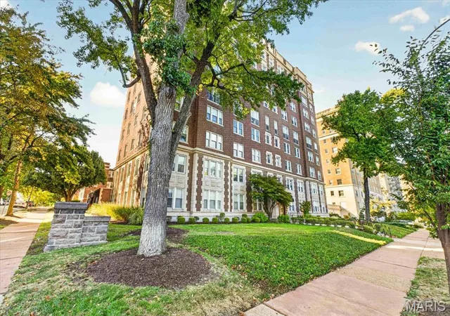 725-s-skinker-blvd-1n-saint-louis-mo-63105/hzid_88c14aa1