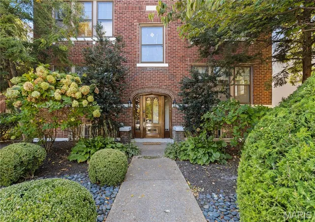 4416-laclede-ave-saint-louis-mo-63108/hzid_8bf7c369