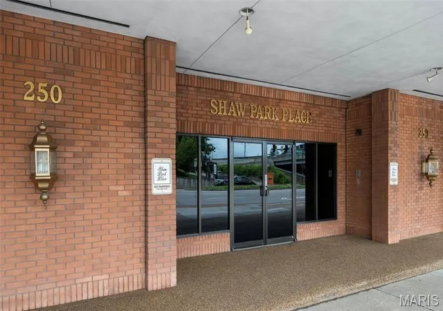 250-s-brentwood-blvd-2e-saint-louis-mo-63105/hzid_37b2be47