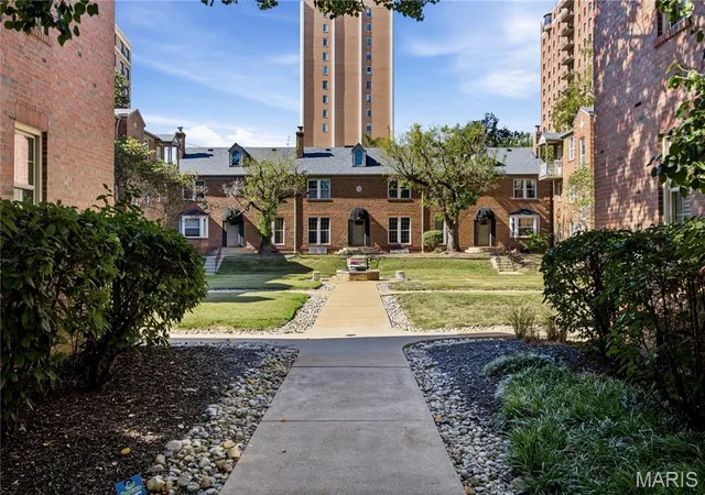 817-westwood-dr-3e-saint-louis-mo-63105/hzid_7431e885