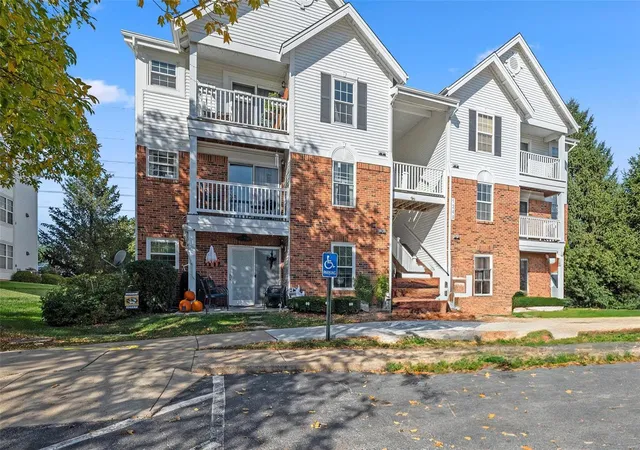 1249-woodland-point-dr-h-saint-louis-mo-63146/hzid_25c2e3f3