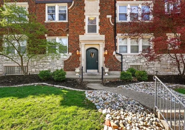7570-byron-pl-3e-st-louis-mo-63105/hzid_3c3819d6