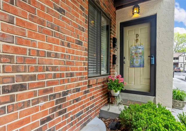 321-barrington-square-d-st-louis-mo-63122/hzid_629cbb8b
