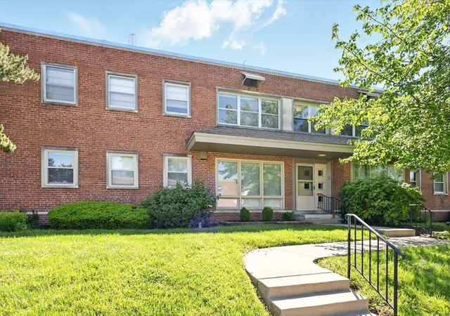 5-delcrest-ct-203-st-louis-mo-63124/hzid_1f9b6249