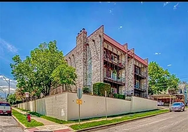 111-e-50th-street-b-kansas-city-mo-64112/hzid_15d83e28