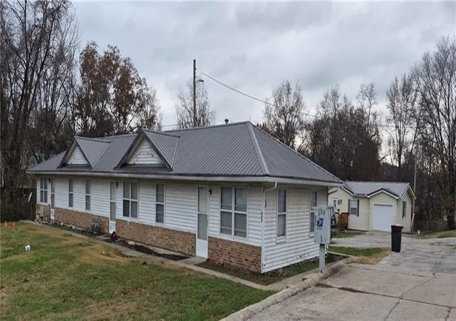 406-w-main-st-richmond-mo-64085/hzid_3de1cbfc