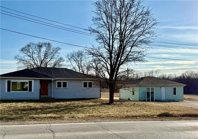 1213-w-main-st-richmond-mo-64085/hzid_f8b3cdca