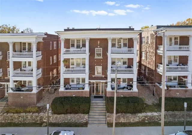 311-e-43rd-st-3w-kansas-city-mo-64111/hzid_71cda224