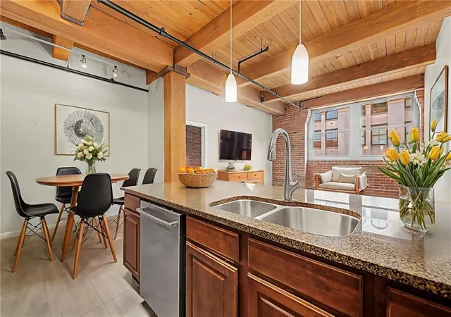 712-broadway-blvd-503-kansas-city-mo-64105/hzid_47e1a2c8