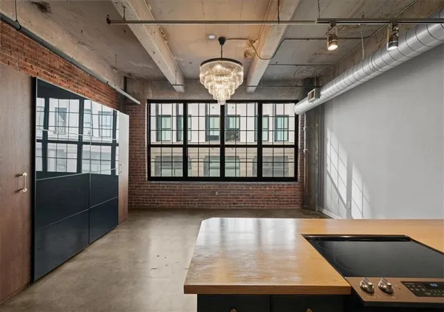 715-may-st-327-kansas-city-mo-64105/hzid_b6bdd556
