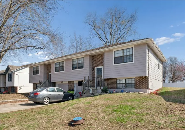 109-111-brookridge-dr-harrisonville-mo-64701/hzid_8055fb4b