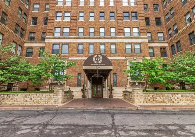 229-ward-pkwy-103b-kansas-city-mo-64112/hzid_174b4113