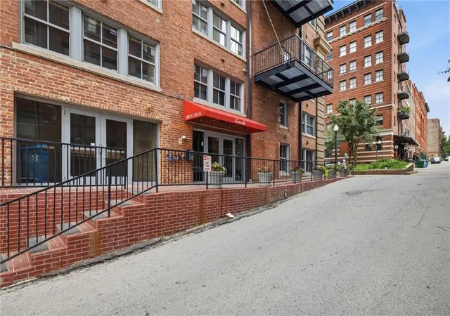 712-broadway-blvd-401-kansas-city-mo-64105/hzid_a020b75f