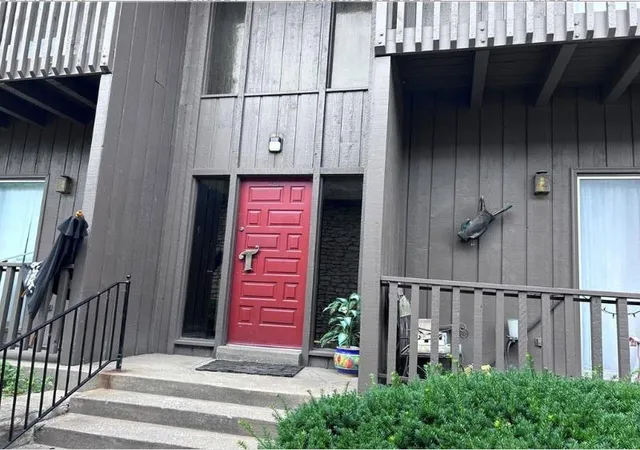 423-w-104th-street-c-kansas-city-mo-64114/hzid_9437ddc5