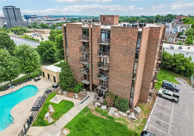 2933-baltimore-ave-103-kansas-city-mo-64108/hzid_a91b7965