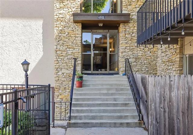 4511-headwood-dr-5-kansas-city-mo-64111/hzid_c59ab621