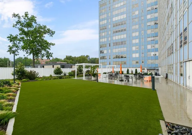 333-w-meyer-blvd-615-kansas-city-mo-64113/hzid_ffca8a6c