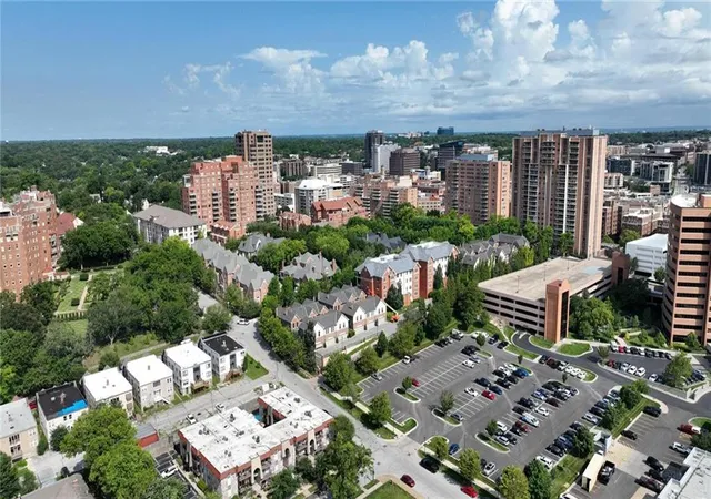 5010-baltimore-ave-106-kansas-city-mo-64112/hzid_55261c6d