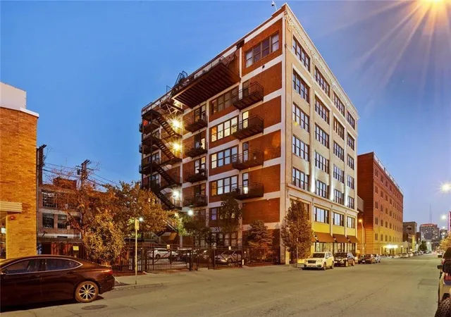 1535-walnut-st-705-kansas-city-mo-64108/hzid_6da44b9e