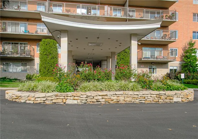 4550-warwick-blvd-1205-kansas-city-mo-64111/hzid_a4a61d63