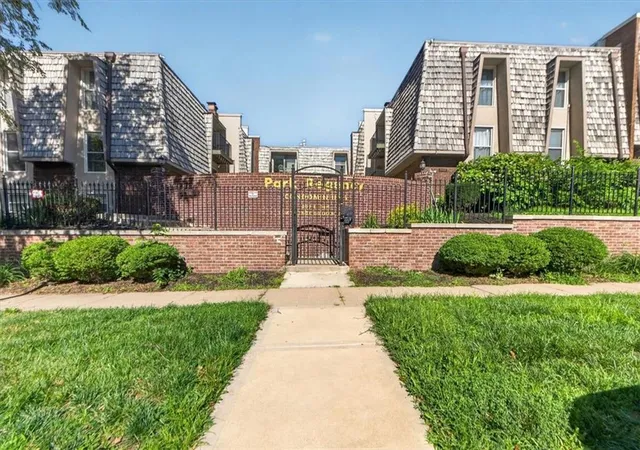 3608-gillham-rd-26-kansas-city-mo-64111/hzid_243ff81d