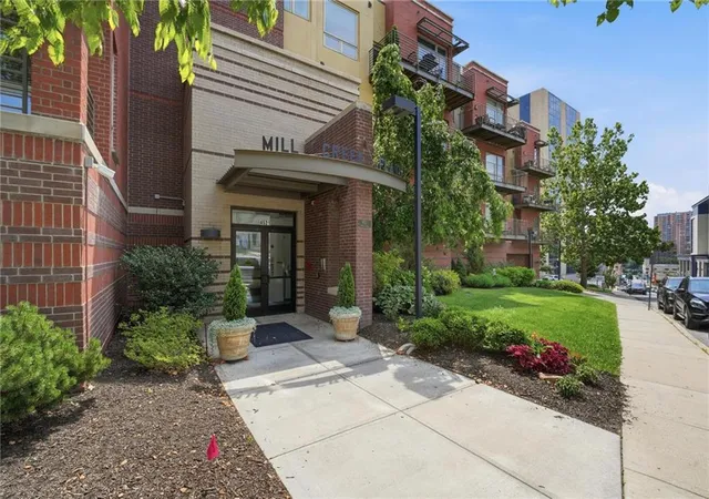 4521-wornall-rd-208-kansas-city-mo-64111/hzid_1de0070c