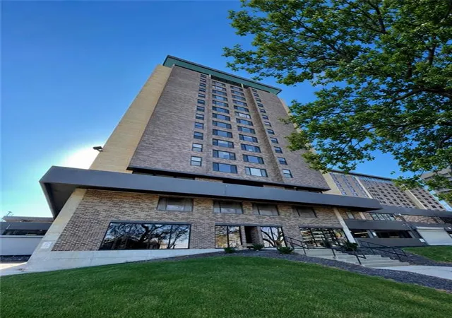 700-e-8th-street-4d-kansas-city-mo-64106/hzid_9269cd6f
