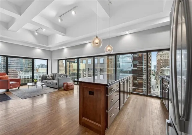 1101-walnut-st-kansas-city-mo-64106/hzid_a1dbf45a