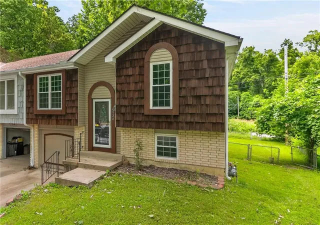 5924-nw-creekview-dr-kansas-city-mo-64152/hzid_5b4c641f