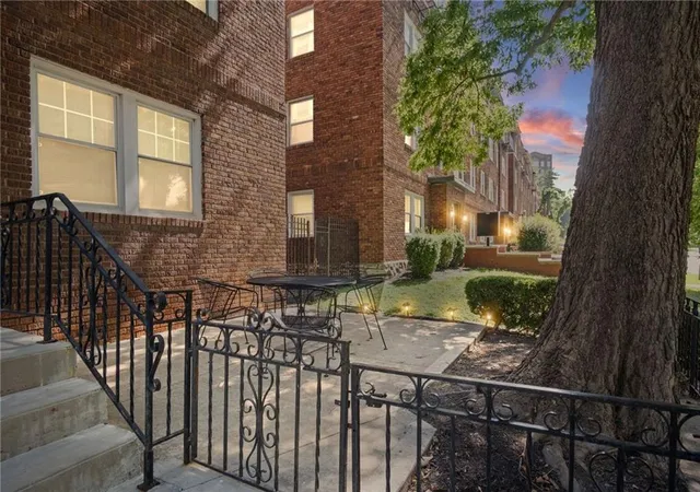 212-emanuel-cleaver-ii-blvd-2-kansas-city-mo-64112/hzid_1ad68d0e