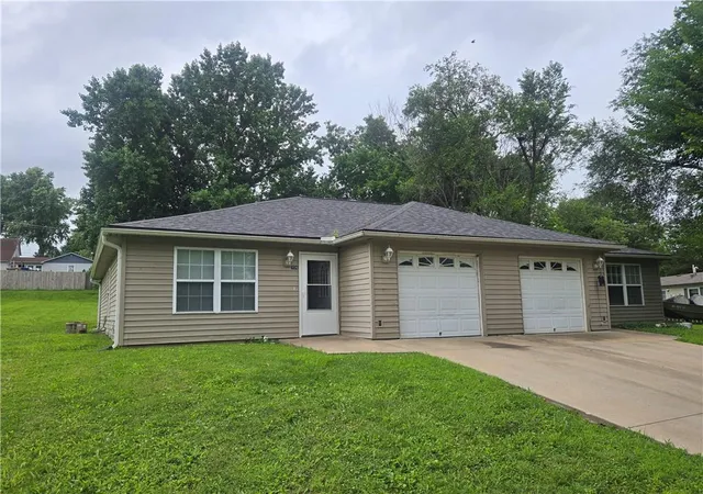 704-central-st-wellington-mo-64097/hzid_03439c1a