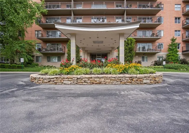 4550-warwick-blvd-409-kansas-city-mo-64111/hzid_8907b097