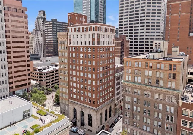 21-w-10th-st-9c-kansas-city-mo-64105/hzid_c18b8d87