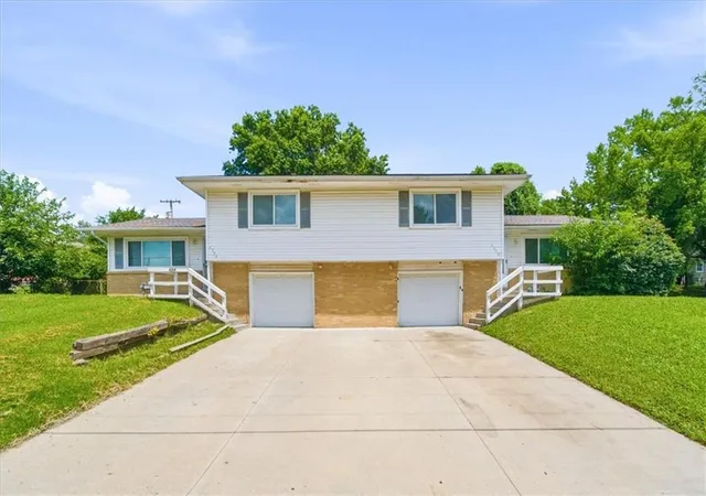 4302-4-nw-56-street-kansas-city-mo-64151/hzid_c2f1f628