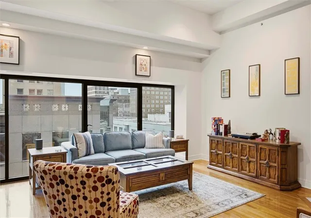 1101-walnut-st-604-kansas-city-mo-64106/hzid_91b2222b