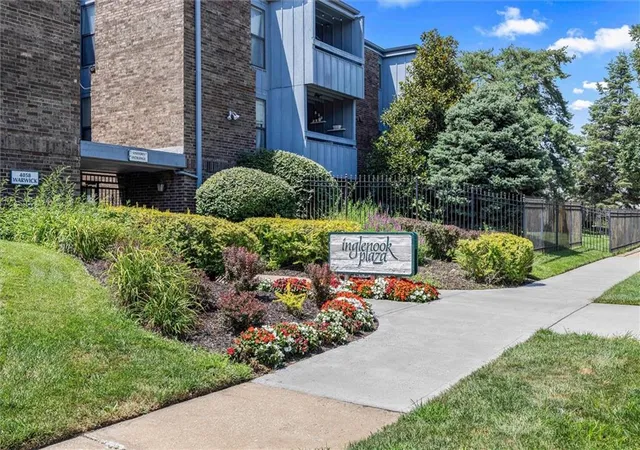 4056-warwick-blvd-3-kansas-city-mo-64111/hzid_acd7df3b