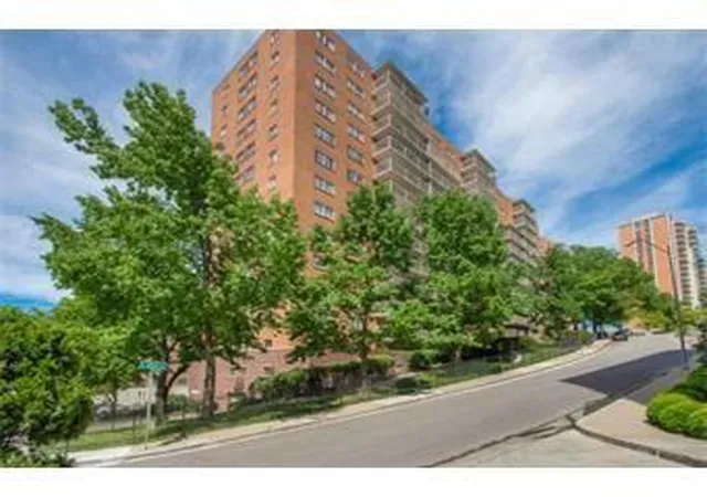 310-w-49-street-101-kansas-city-mo-64112/hzid_b035b5c6