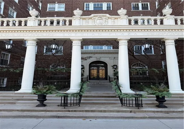 4618-warwick-blvd-4d-kansas-city-mo-64112/hzid_e9f0ed91