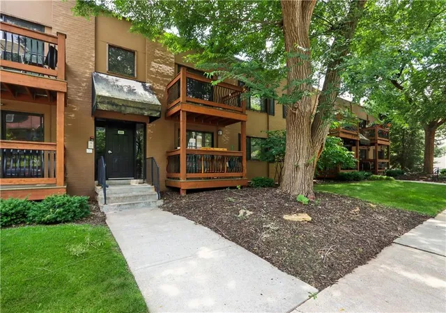 4537-holly-st-4-kansas-city-mo-64111/hzid_db23eb9a