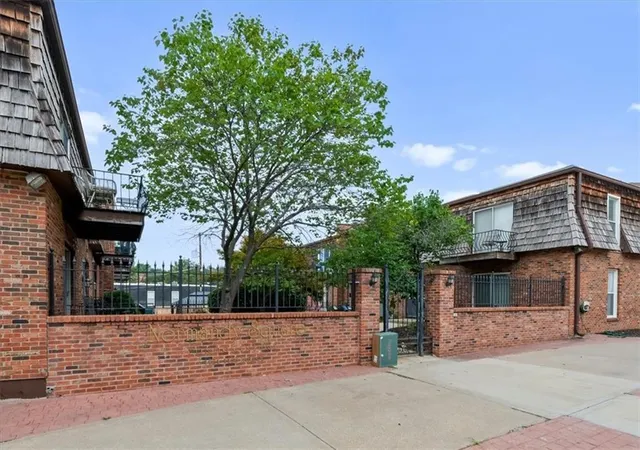 4426-jarboe-st-1-kansas-city-mo-64111/hzid_641d45a4