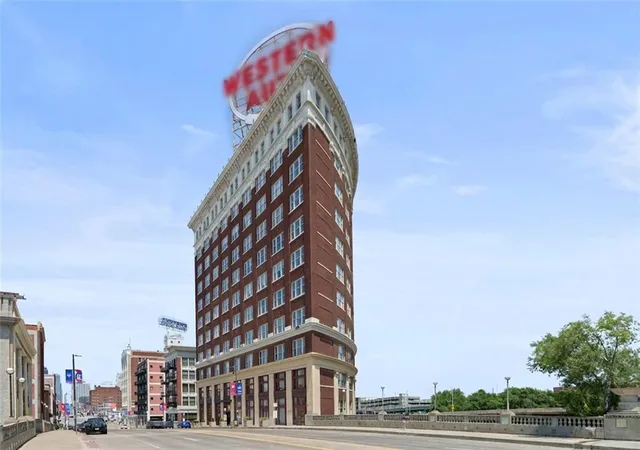 2107-grand-blvd-909-kansas-city-mo-64108/hzid_e77489af