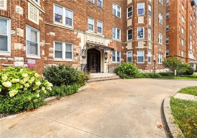 309-e-emanuel-cleaver-blvd-404-kansas-city-mo-64112/hzid_bce84725