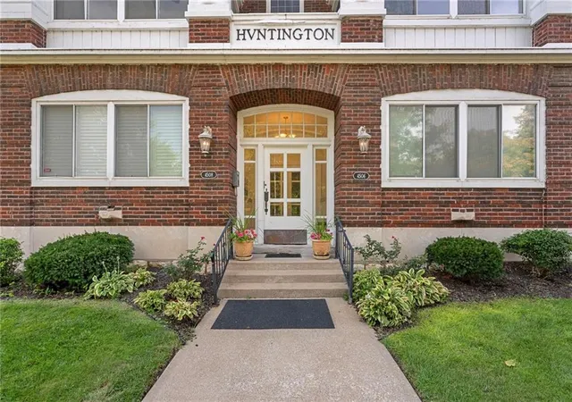 4506-jc-nichols-pkwy-3n-kansas-city-mo-64111/hzid_20a54139