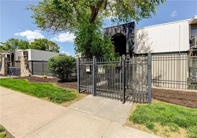 4157-roanoke-rd-2-kansas-city-mo-64111/hzid_e872ebf8