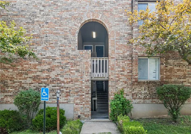 1812-e-97th-st-a-kansas-city-mo-64131/hzid_2473e952